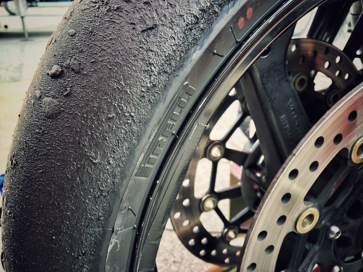 RedSpadeRacing's tweet image. Those @pirellimotousa Diablo Superbike tires are treating me mighty fine today 🤤❤️💯 the grip and feel of these is just incredibly confidence inspiring. #PirelliNation #PirelliMoto