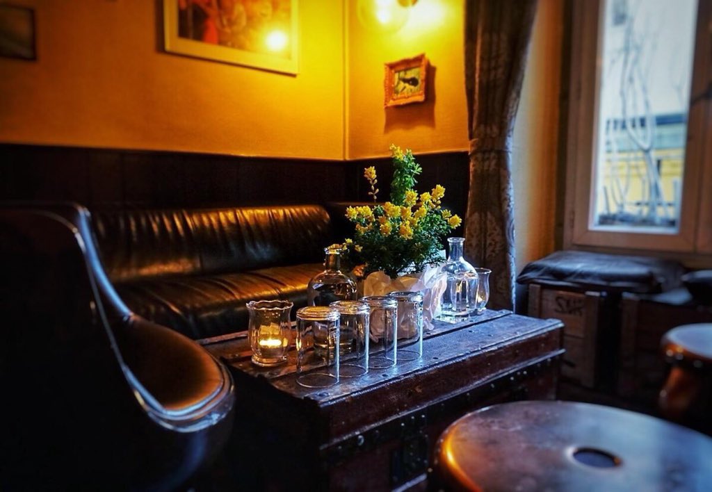 EVRYWHEREgroup's tweet photo. DIGITAL LUXURY DRINKS GENEVE - TUESDAY 10th APRIL 2018
#GENEVA friends, please join R CEO James &amp; pals from #Rolex #Nespresso #Richemont #Piaget #Zenith &amp; more amazing Brands 4 an eve of drinks &amp; chat about #Digital &amp; #Luxury. Little Barrell, 15 rue du lac, 1207 Genève 6pm. RSVP! https://t.co/DWbWMS4YhD