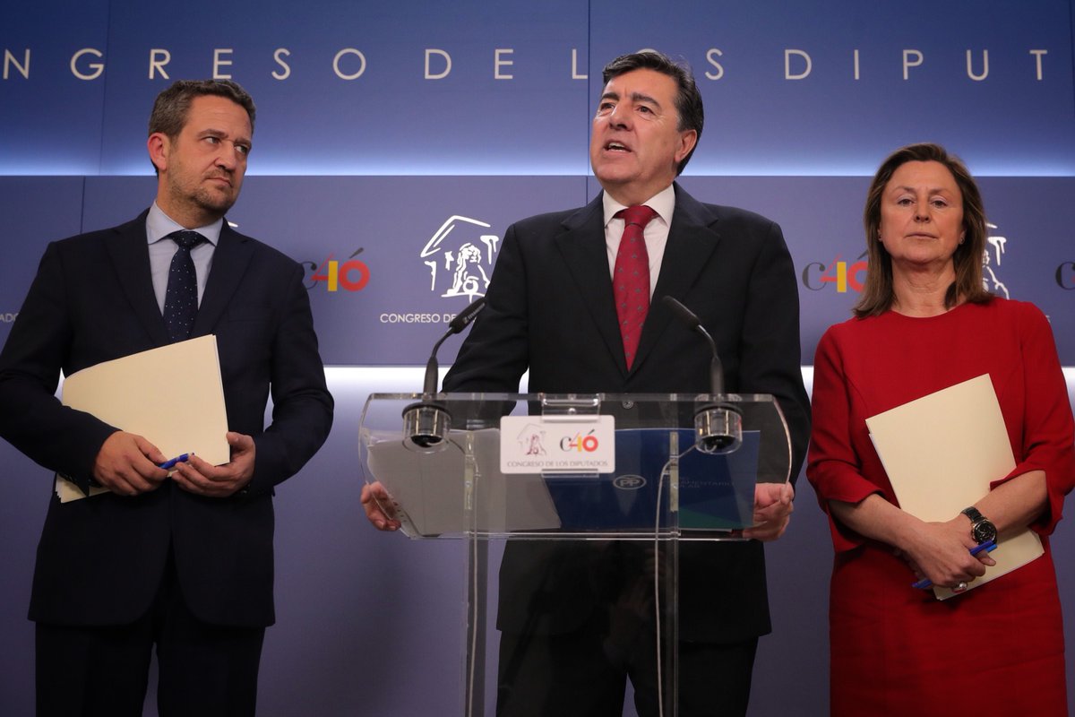 🎙"Que nadie olvide: quien ha jugado el partido, quien ha sudado la camiseta estos años ha sido el <a href="/PPopular/">Partido Popular</a>. Agradecemos el apoyo de C's pero los logros han sido de <a href="/marianorajoy/">Mariano Rajoy Brey</a> y el <a href="/PPopular/">Partido Popular</a>"
📌José Antonio Bermúdez de Castro