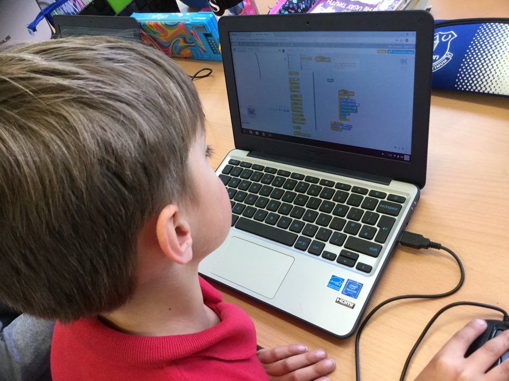 PrentonPrimary's tweet image. 5L are coding Roman numerals. Total focus in action. #ICT #scratchmaths