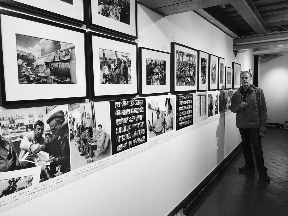 #fotografia. A palazzo @Ducale_Genova la mostra di fausto giaccone ‘una storia portoghese’. Uno spaccato della storia del #portogallo, a partire dalla rivoluzione dei garofani.