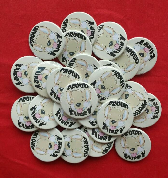 Fusselschwarm's tweet photo. Auf der @mangacomiccon haben wir diese großartigen Buttons von @chibikurai entdeckt und mussten sie sofort ins Sortiment aufnehmen. :-) #ProudFurry

Wie immer 2,50 EUR pro Stück auf Events und im Versand! #ButtonKing https://t.co/5gQRteZnpI