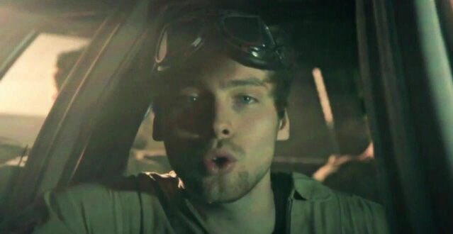 easiergguk's tweet photo. @Luke5SOS i love this part of the video #WANTYOUBACKVIDEO https://t.co/dg2AfQEd82