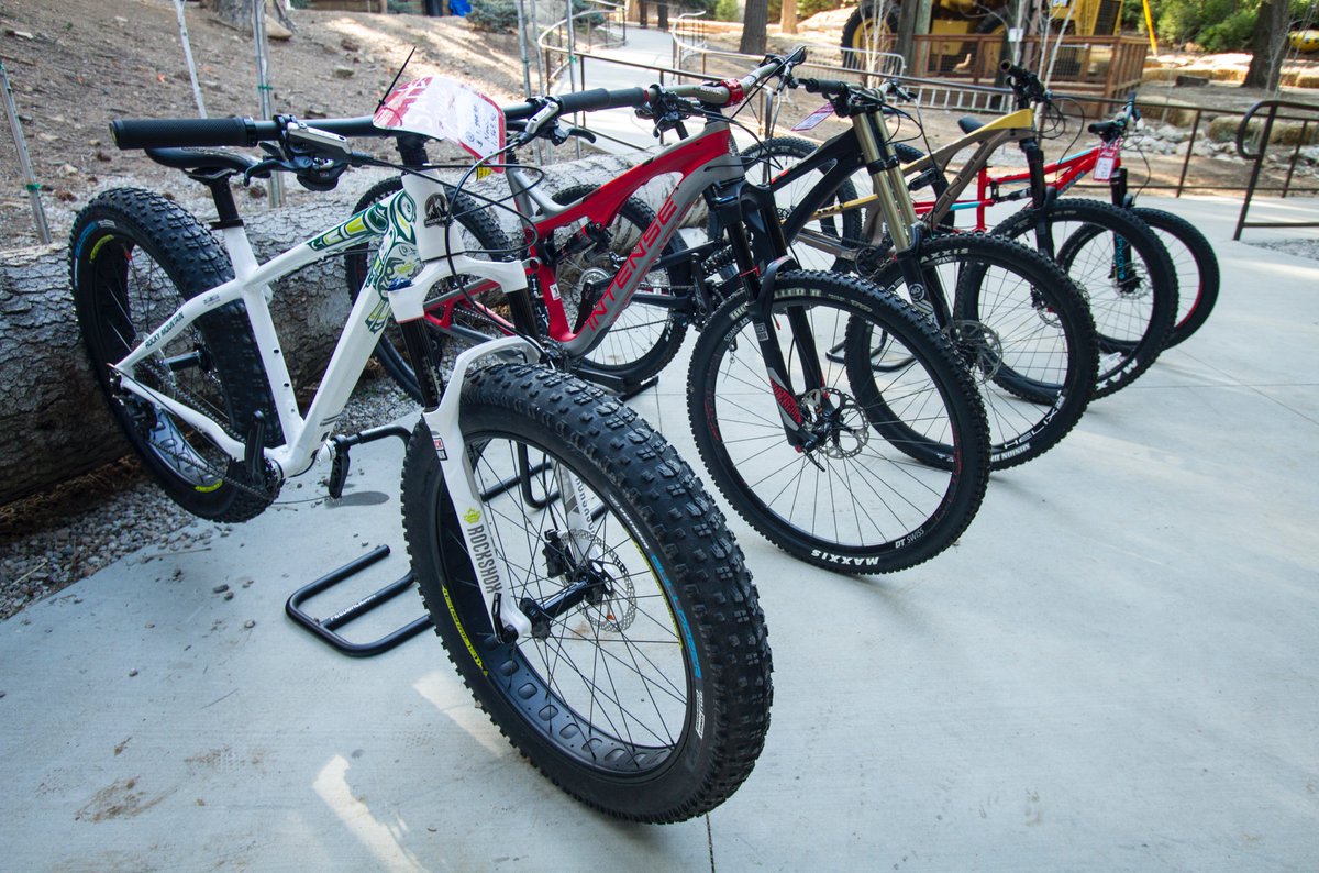 SkyParkSantasVillage tweet media