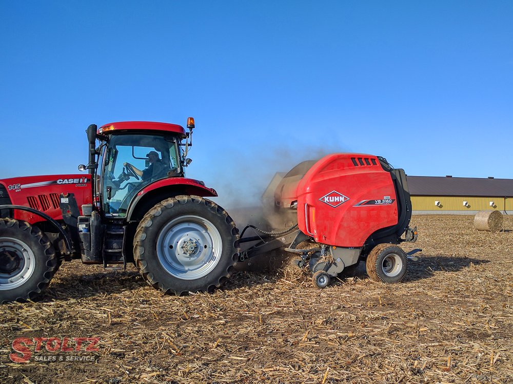 EquipmentOnt's tweet photo. The dust was flying yesterday baling corn stalks with J-ver-don farms and their NEW @KuhnNA 3160 baler and @Case_IH Puma 145.
#Stoltzcustomerphoto #DustbeforetheMud #Kuhn #CaseIH https://t.co/m8qY1b3g0Y