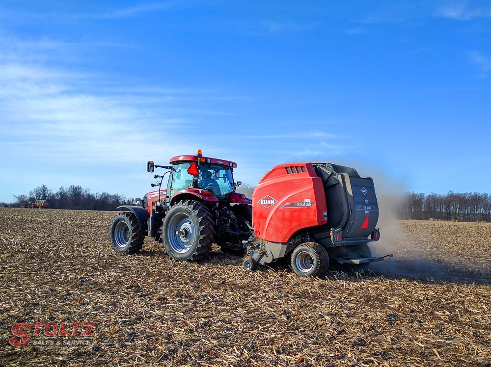 EquipmentOnt's tweet photo. The dust was flying yesterday baling corn stalks with J-ver-don farms and their NEW @KuhnNA 3160 baler and @Case_IH Puma 145.
#Stoltzcustomerphoto #DustbeforetheMud #Kuhn #CaseIH https://t.co/m8qY1b3g0Y