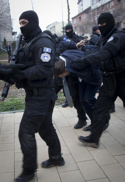 Solidarite_kos's tweet image. Pendant l'enlèvement du ministre serbe, le commando albanais du Kosovo criait «Allahou Akbar» solidarite-kosovo.org/fr/articles/38…