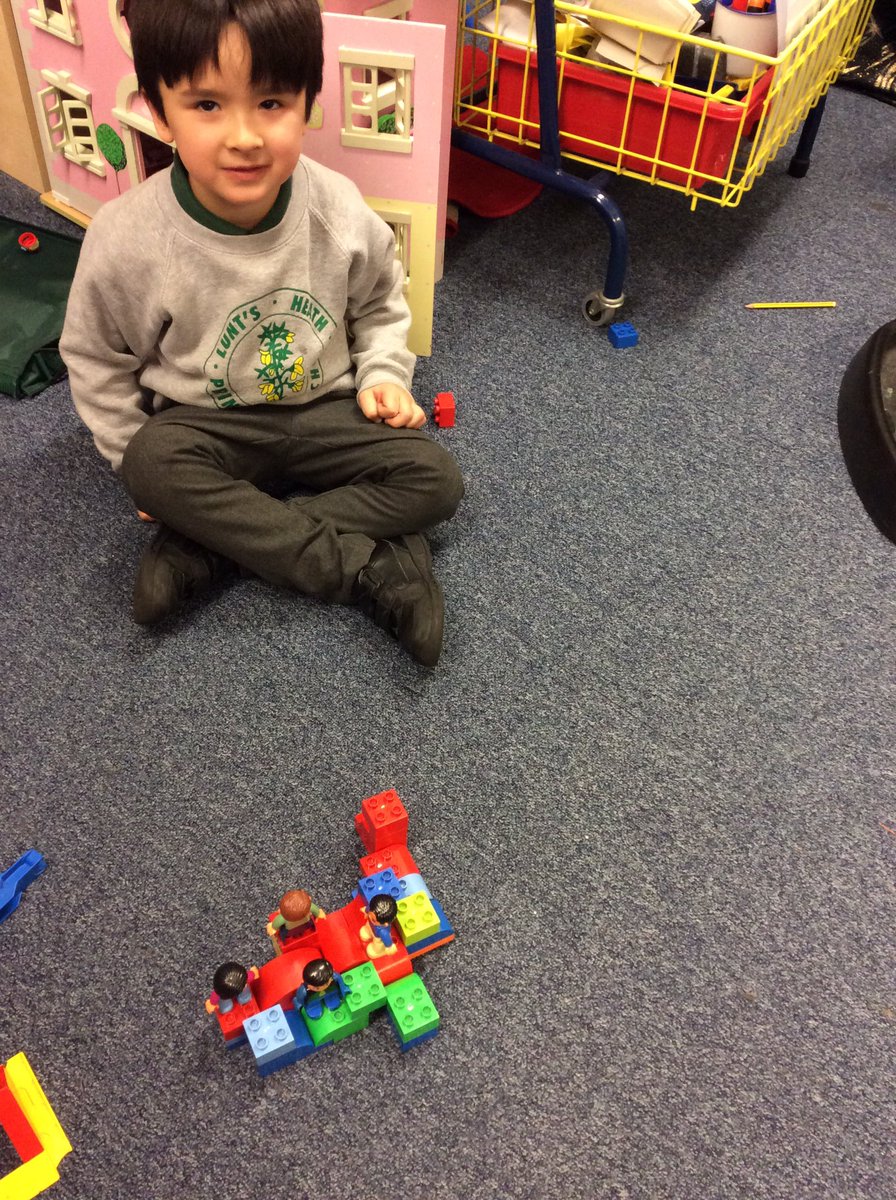 LuntsHeathEYFS's tweet photo. Architect of the future, skate park design inspired by @maddjamiehull
@LuntsHeathSch #futuresbright #jamiehull https://t.co/t3JMzBn4pf