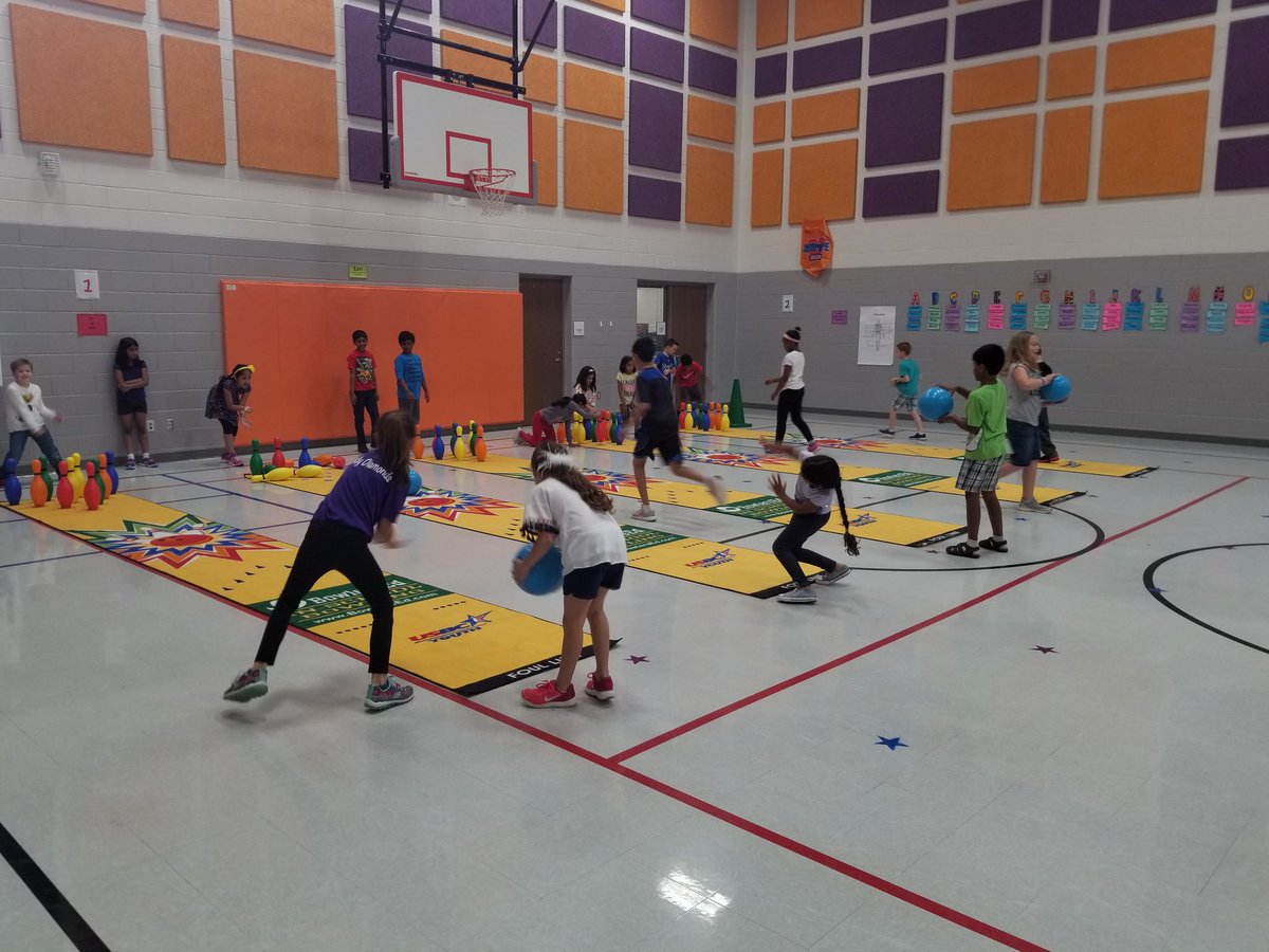 CoachJamesPE's tweet photo. #It'AllAboutThatStriking #Accuracy #Bowling #VaughnElementary #VaughnPE #ActiveAndReady #HealthyZoneSchoolInTraining https://t.co/VdoqX4e2kh
