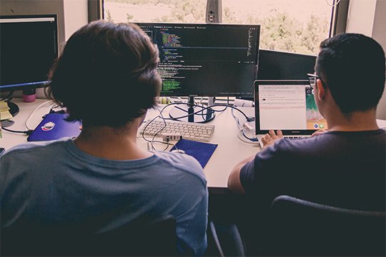 Leerlingen met autisme krijgen speciale aandacht op de IT-vakschool en daardoor kans op een goede baan. Frans de Bie vertelt erover. bit.ly/IT-vakschool