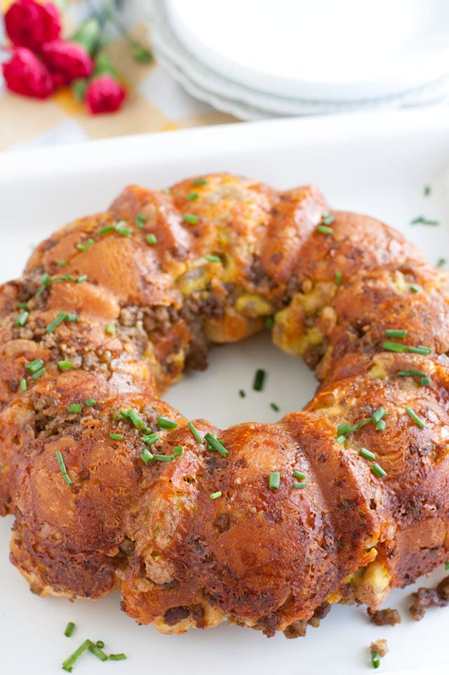 foodlovinfamily's tweet photo. This sausage, egg and cheese monkey bread is perfect for your next brunch! #ad #BreakfastGoals2018 @Walmart https://t.co/BDp8Z9DInq https://t.co/hHcA5hvvDy