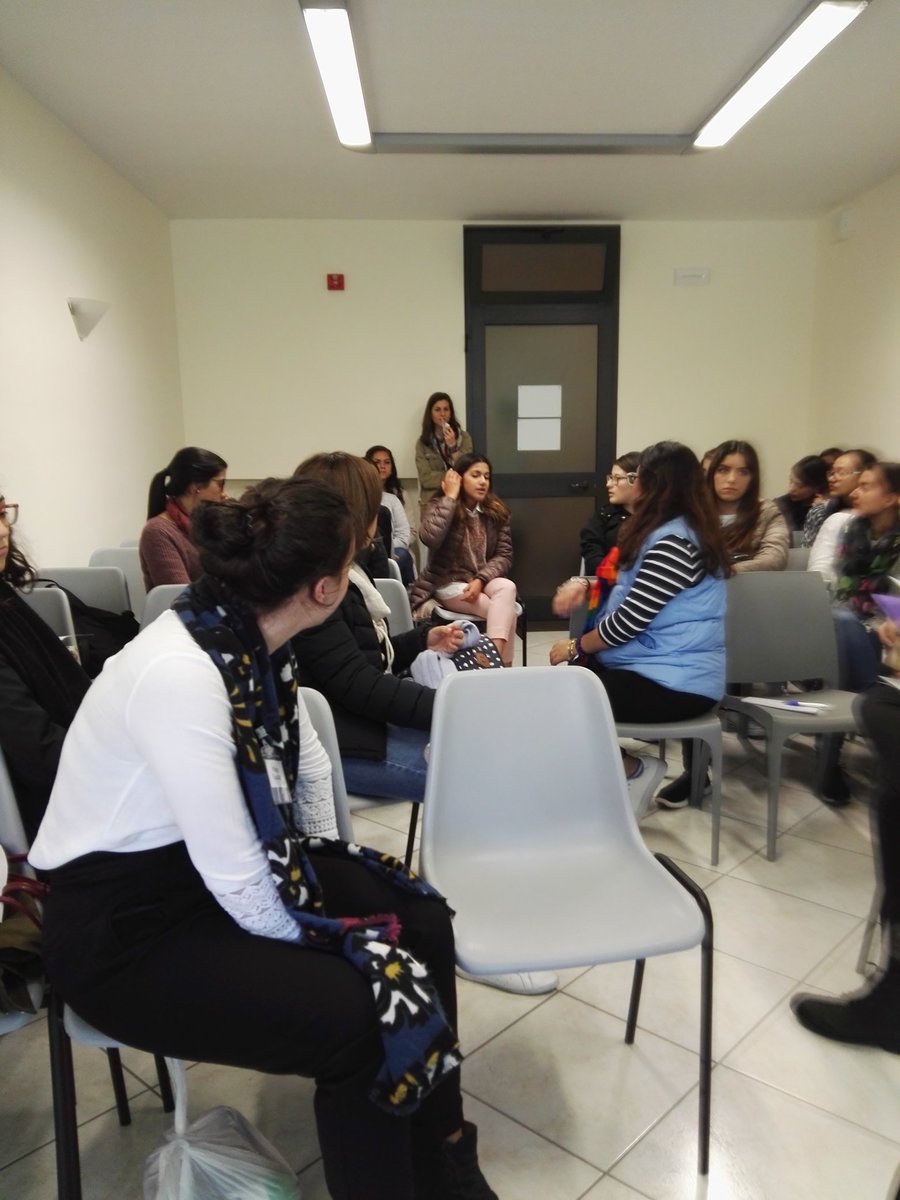 UNIVCongress's tweet photo. Por la tarde hemos tenido contestatarios por temas... Política, derecho, arte, comunicación, psicología, ingeniería, ciencia... jóvenes de los 5 continentes contribuyendo con su experiencia, perspectivas y pensamientos #univ50 #Rethinkingthefuture https://t.co/6PtfMILAgc