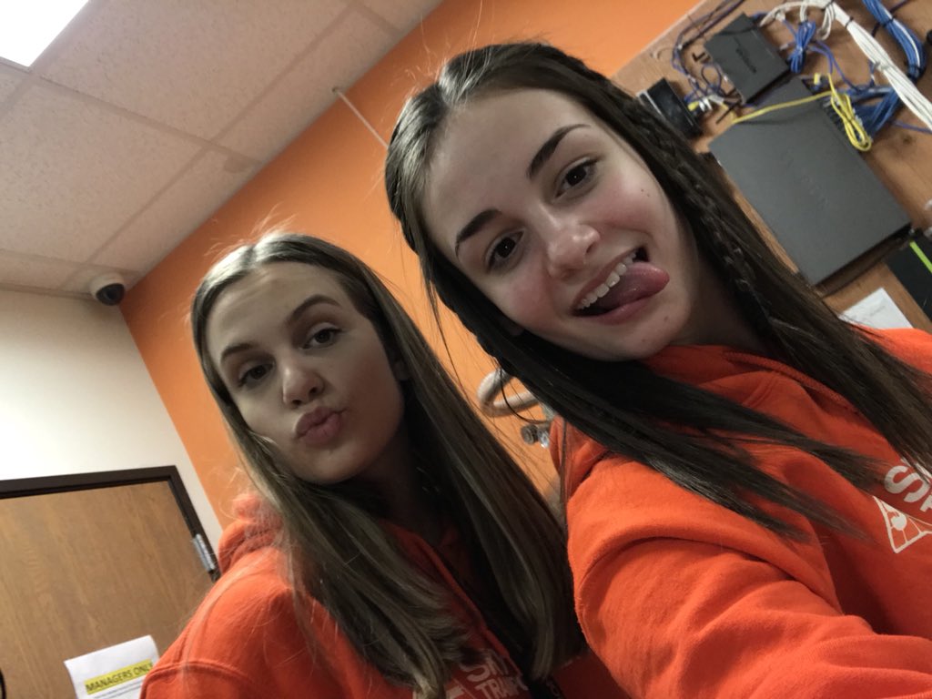 haleynardoni's tweet photo. Happy birthday to my girl i love you to pieces❤️ have a wonderful day bb @laurtabacchini https://t.co/MeMP88sbjZ