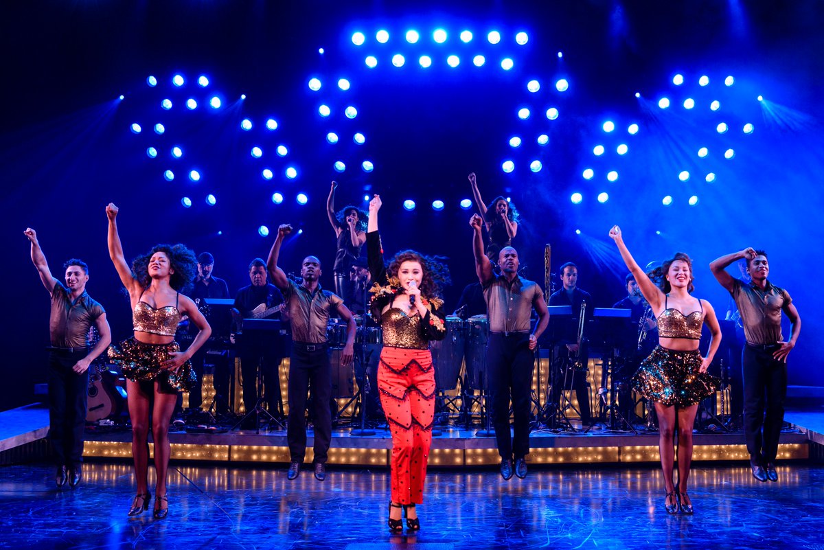 Het is bijna Pasen! Heb jij naast héél veel paaseitjes eten nog geen andere plannen voor het Paasweekend? Kom dan naar On Your Feet!. Wist je dat wij extra shows spelen tijdens dit lange weekend? Beleef een swingend Paasweekend en boek snel jouw kaarten op onyourfeet.nl