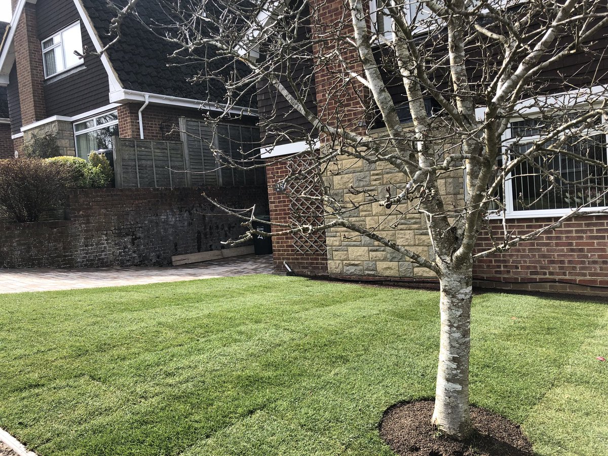 KeystonePaving's tweet image. A small Tegula driveway installed with new lawn.  Makes such a difference.  Check out the customers review on @HouzzUK houzz.co.uk/browseReviews/… @houzz @HouzzAU