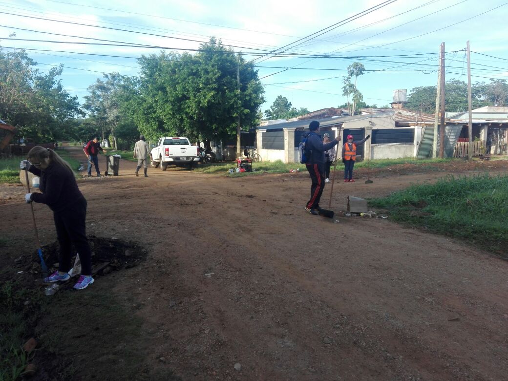 citsantarita's tweet photo. CIT SANTA RITA,27/03 , BARRIDO, LIMPIEZA Y RECOLECCIÓN DE BLANCOS EN CHACRA 77.POSADAS MAS LIMPIA. JOAQUIN LOSADA INTENDENTE .Claudelino Luis Pérez DELEGADO MUNICIPAL.. https://t.co/rbqzdkmUsx