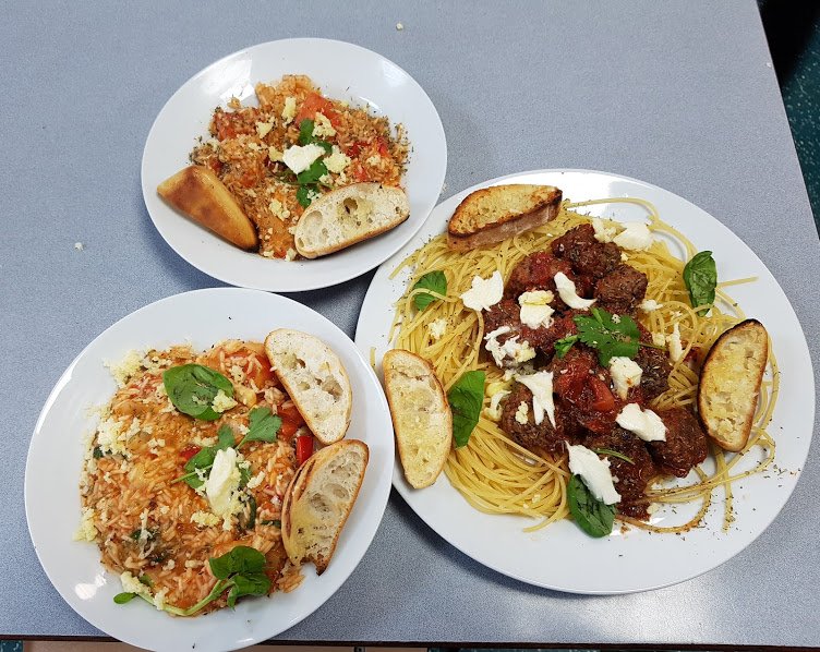 UckColl_Tech's tweet photo. Year 8 Ready Steady Cook.
The students worked in four teams India, Mexico, Spain and Italy. Each team was given a tray of ingredients and were asked to create two dishes from scratch.
The results were amazing #ainsleytvchef #lovelifelearning https://t.co/lyimSW9pOh