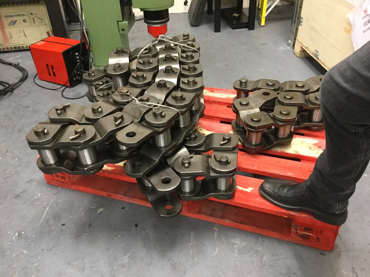 Crownchains's tweet photo. Now this is our #OwnBranded 'Big Drive Chain' just getting ready to be packed & dispatched to another #international #customer #aggregates #concrete #asphalt #Africa #UK #export all from our unit here in #Thirsk North Yorkshire https://t.co/zUr9ELslj6 https://t.co/zcQKZUNAD3