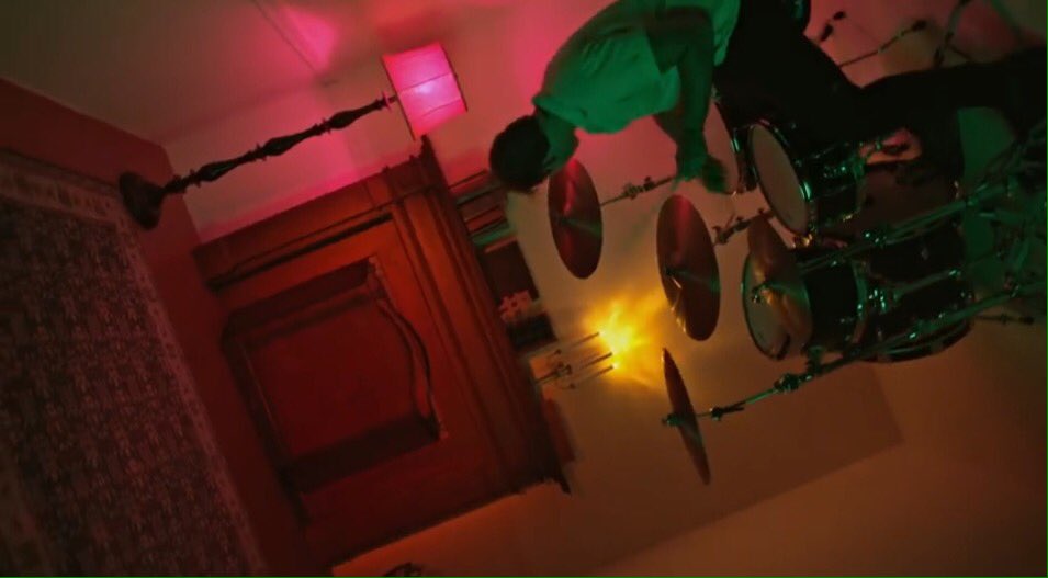 5SOSSOLDIERS's tweet photo. HERE ARE THE SCREENSHOTS. (I've rotated the others so you can turn them into lock screens on your phone)

#WANTYOUBACKVIDEO https://t.co/5XPwQi9LGy