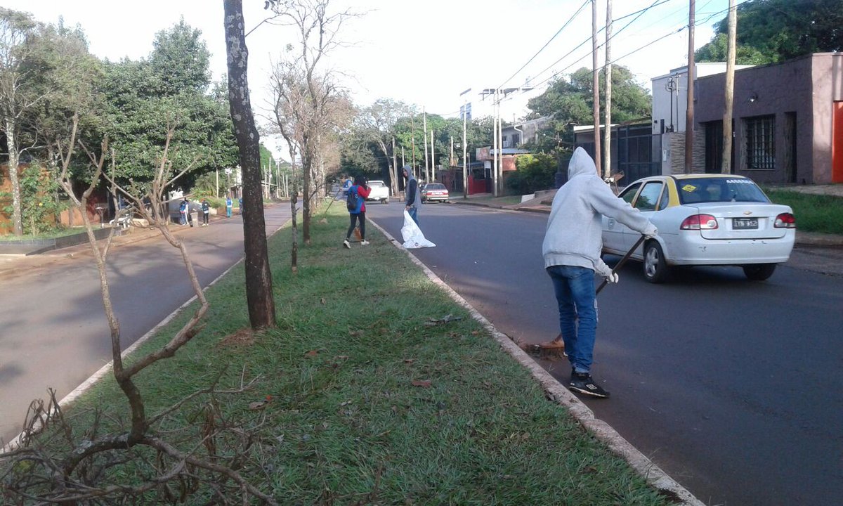 citsantarita's tweet photo. CIT SANTA RITA,27/03 , BARRIDO, LIMPIEZA Y RECOLECCIÓN DE BLANCOS EN BOU LEVAR DE LA AV. CHACABUCO DESDE S. MARTÍN A CALLE 127. POSADAS MAS LIMPIA. JOAQUIN LOSADA INTENDENTE .Claudelino Luis Pérez DELEGADO MUNICIPAL.. https://t.co/jtwaeCRbHB