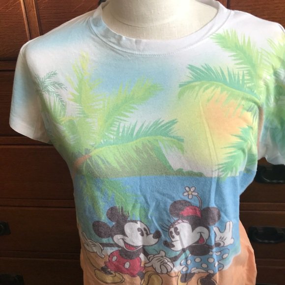 ShawnDuplechain's tweet photo. So good I had to share! Check out all the items I'm loving on @Poshmarkapp #poshmark #fashion #style #shopmycloset #disney #covington: https://t.co/bnYfBUs9q9 https://t.co/Br1BGDX8Fi