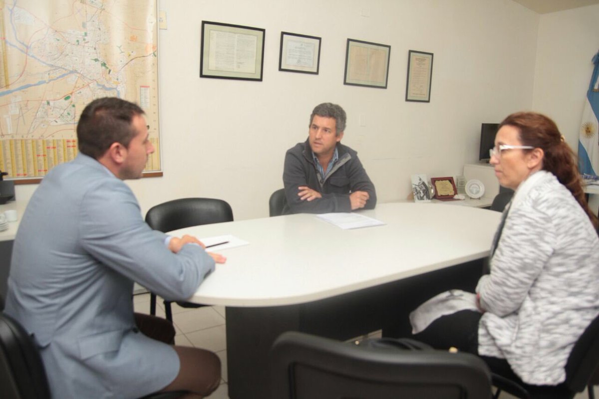 MatiasAssennato's tweet photo. CONVENIO ENTRE REGISTRO CIVIL Y ANSES “PROTECCIÓN DE NIÑOS Y JÓVENES”
Con a Ricardo Muller, Jefe regional Norte de ANSES, conversamos sobre el convenio que firmaremos para el intercambio de información que permitirá que 14.000 niños y niñas salteñas puedan acceder la AUH https://t.co/zkGrZSjX3K