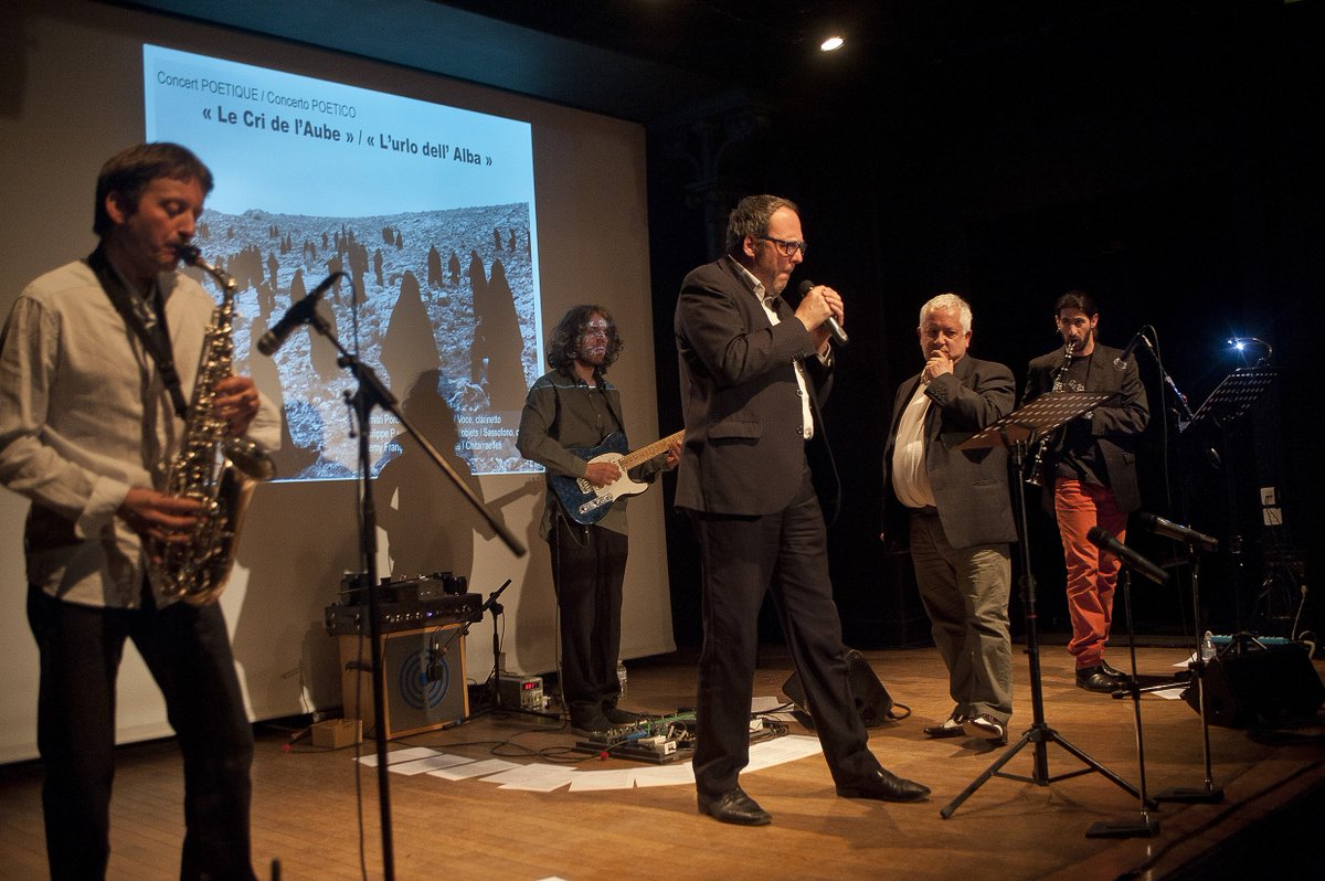 Mag_printemps's tweet photo. #Photos Soirée de clôture « Le Cri de l'Aube » - 2e Magnifique Printemps. Ce concert poétique franco-italien en hommage au poète lyonnais Marc Porcu a réuni 13 poètes français et italiens dans les locaux de l'Auvergne-Rhône-Alpes Livre et Lecture #Lyon #poésie #francophonie https://t.co/E462fT9KFL