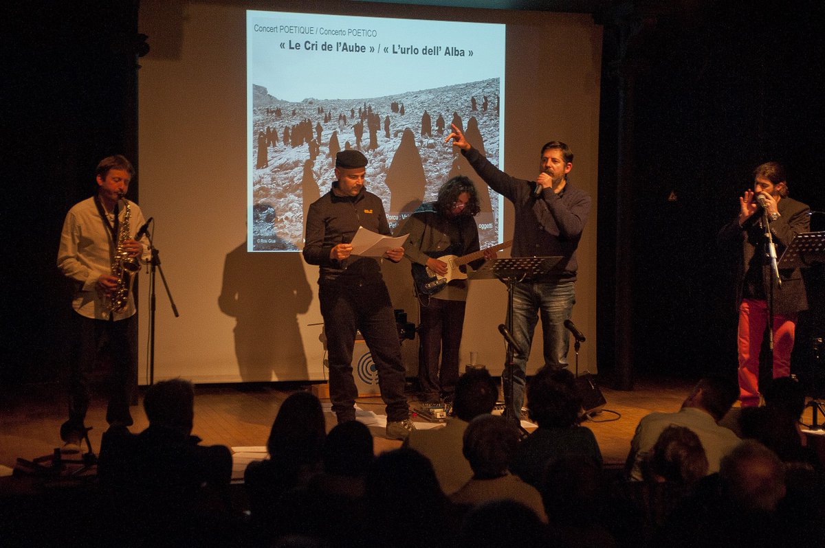 Mag_printemps's tweet photo. #Photos Soirée de clôture « Le Cri de l'Aube » - 2e Magnifique Printemps. Ce concert poétique franco-italien en hommage au poète lyonnais Marc Porcu a réuni 13 poètes français et italiens dans les locaux de l'Auvergne-Rhône-Alpes Livre et Lecture #Lyon #poésie #francophonie https://t.co/E462fT9KFL