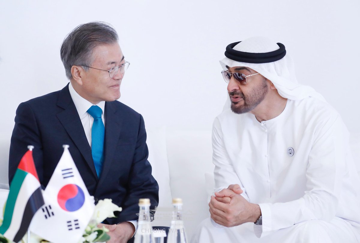 moonriver365's tweet photo. @MohamedBinZayed 이제 UAE를 떠납니다. 대한민국과 UAE는 형제국가가 되었습니다. 모하메드 왕세제는 순방기간 내내 저와 대표단에게 최고의 환대를 해주었습니다. 며칠을 함께하며 왕세제와 저는 사막처럼 고요하고 깊게 우정을 나눴습니다. 환대해주신 형제여, 고맙습니다. https://t.co/aQk16WL1Uq https://t.co/pCnZOnOmDx