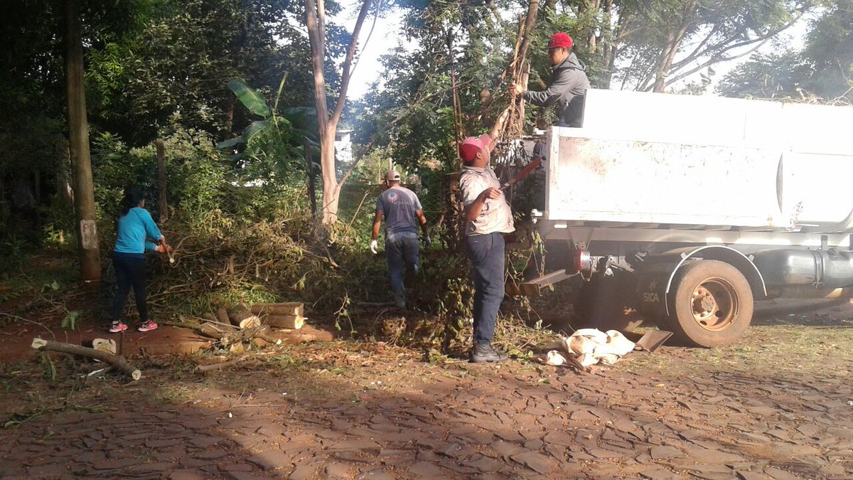citsantarita's tweet photo. CIT SANTA RITA,27/03 ,RECOLECCIÓN DE RAMAS Y BASURAS EN LA CHACRA 80 .POSADAS MAS LIMPIA. JOAQUIN LOSADA INTENDENTE .Claudelino Luis Pérez DELEGADO MUNICIPAL.. https://t.co/sxUIHsbfff