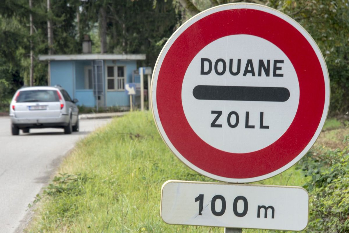 Ageficom's tweet photo. Le dédouanement par #smartphone possible dès Pâques https://t.co/VM2hXRPMJu #douane #TVA #Quickzoll https://t.co/KXfdEVvOy8