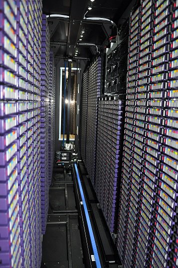 FZ Jülich-JSC na platformě X: „Our newly installed tape FZ Jülich-JSC na platformě X: „Our newly installed tape