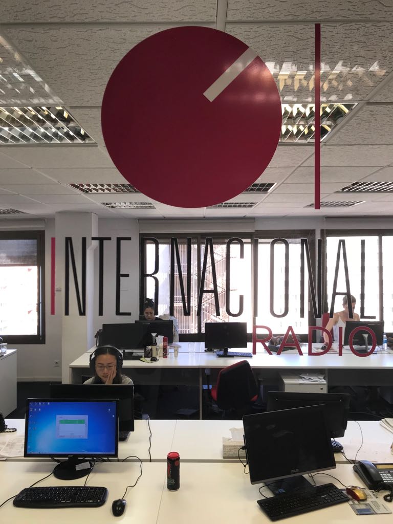 SubrogarFFOCHOA's tweet photo. Ya estamos aquí, en @RadioInt_Es para hablar en @ElContadorFM con @JLBenejam sobre la situación de nuestra instalación #CDMFFOCHOA y la de otros polideportivos en la misma situación. Abogamos por un servicio público y para todos pero con #subrogacionYA.  @municipalizarma https://t.co/ubnl1M3362