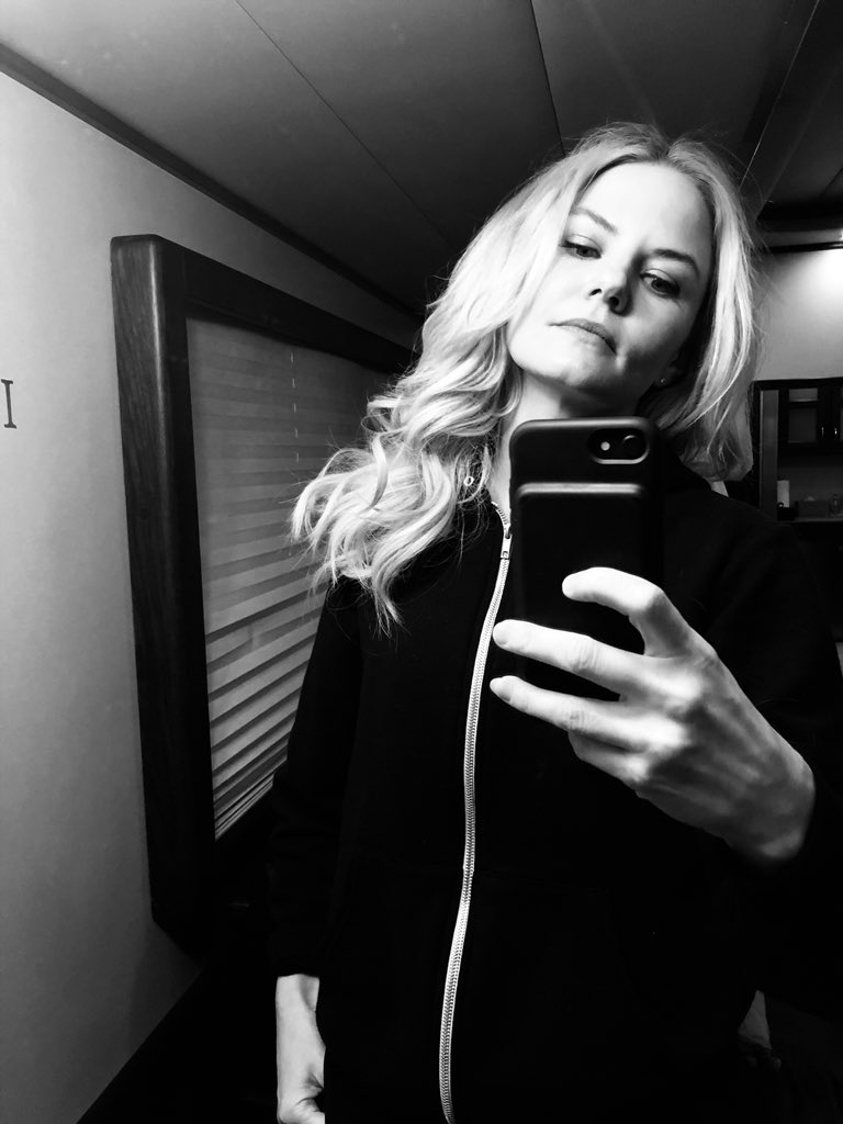 jenmorrisonlive's tweet image. Some #emmaswan hair coming your way soon :) #seriesfinale #OnceUponATime