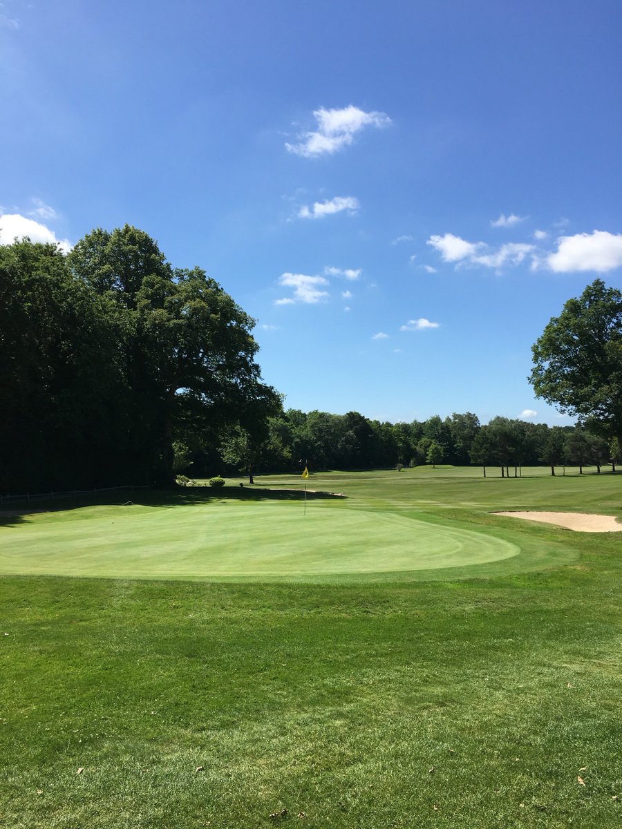 Thinking of joining a golf club this Spring?  Why not look at some of our fantastic membership offers? copthornegolfclub.co.uk/membership/why…