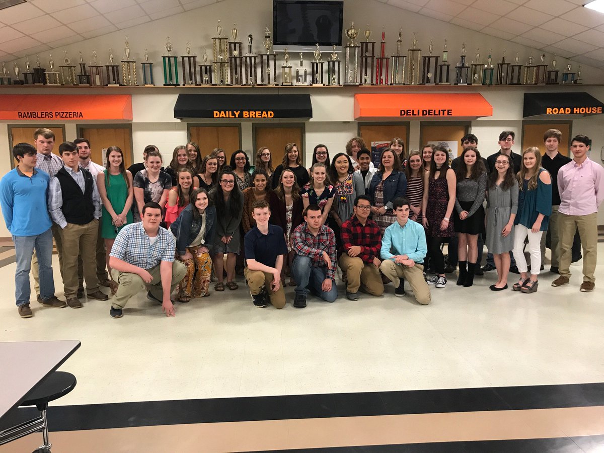 WCSMissionSupp's tweet photo. LHS Beta Club induction ceremony. Honored new inductees as well as a special senior fighting cancer. #togetherwefight #lhsbeta #cancerstinks #welovemacyallgood https://t.co/ljQKEI179j