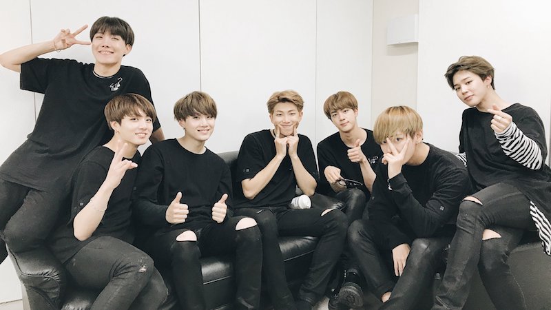 bloodypill's tweet photo. вещи, которые отлично сидят на всех мемберах bts:

#kpop
#RussialoveBTS
#bts https://t.co/JtR0nnRteA