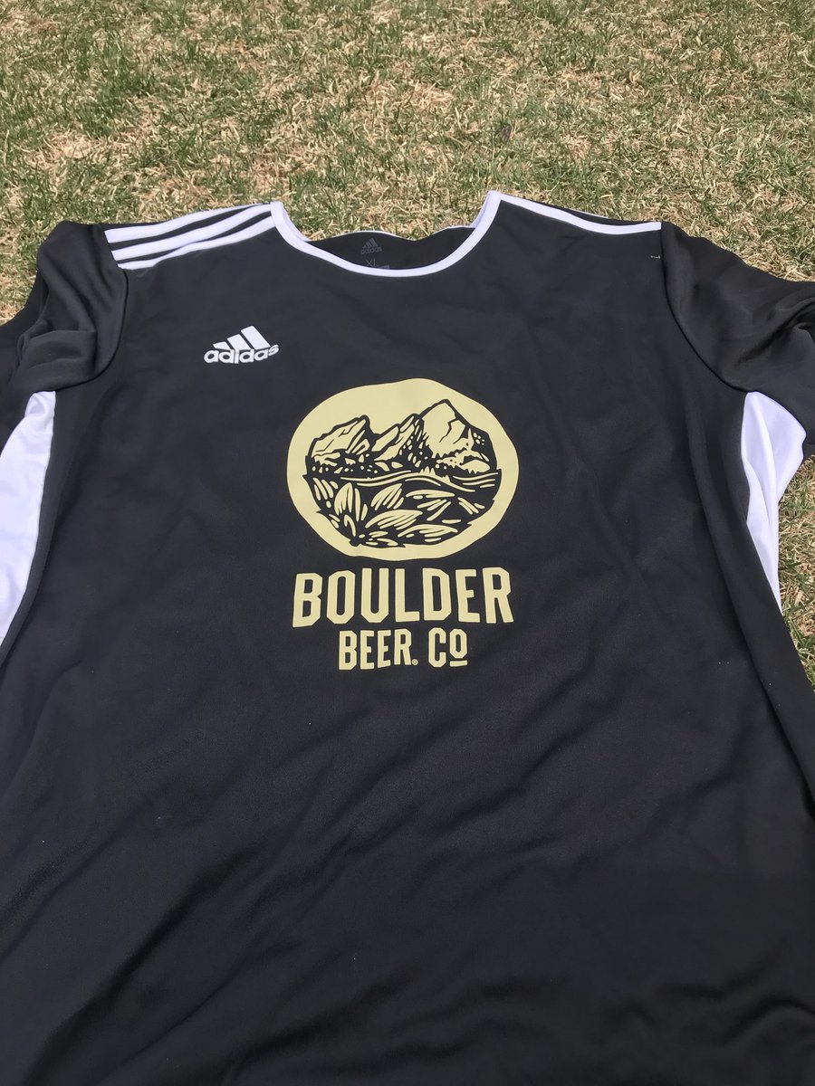 ryaneburgess's tweet image. Pretty good weekend with the lads! 2-1 Win with a questionable P.K. call for the opposition! Also new kits!  #BBFC #BoulderBeer #Adidas #Beer