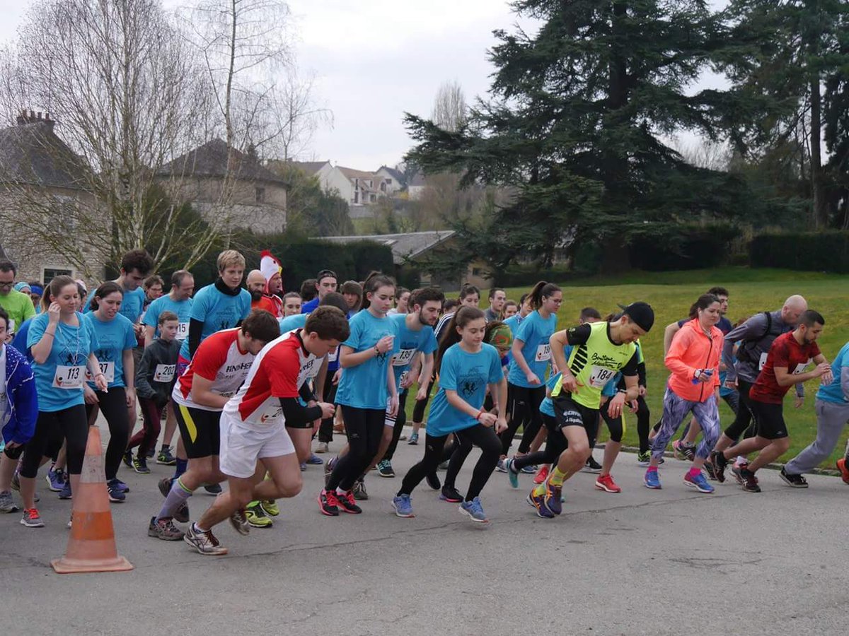 BDE_APT's tweet photo. Le cross AgroParisTech 2018 a eu lieu dimanche 🏃‍♀️🏃‍♂️

BRAVO à toute l'équipe organisatrice et surtout à tous les participants qui se sont levés de bon matin ! 👏🌞

N'hésitez pas à suivre la page fb pour plus d'information ! 📢👌

https://t.co/DGDuJ50s58 https://t.co/7Hg2RwzkLT