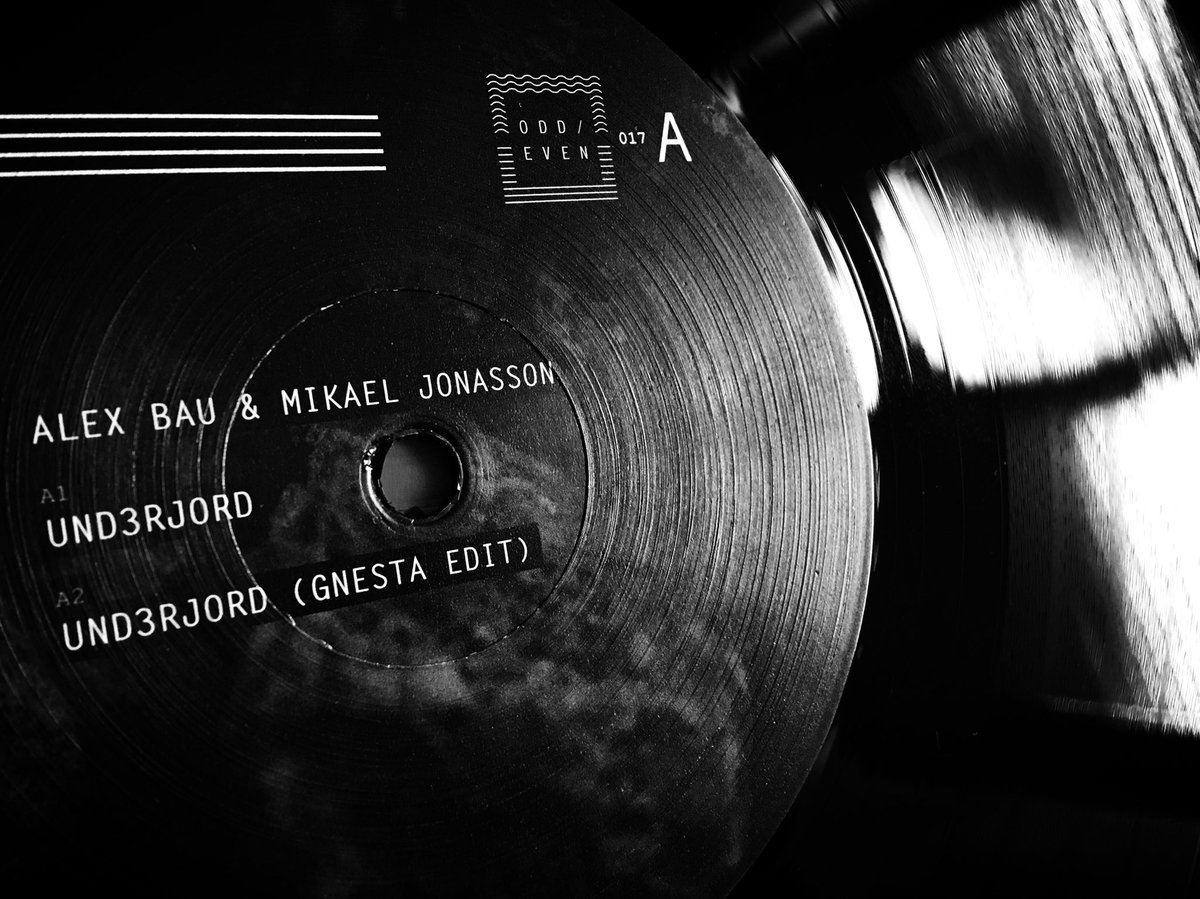 it‘s out. grab your copy if you love vinyl. decks.de/track/alex_bau…