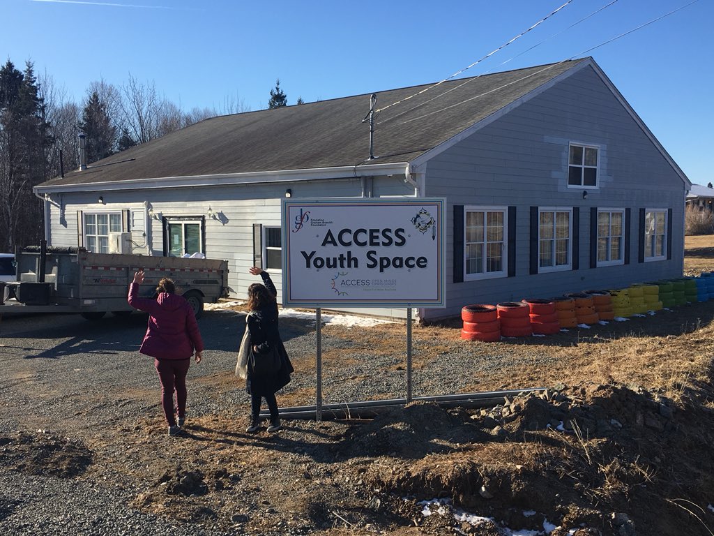 JessACCESSOMEO's tweet photo. This is what happens when you try to take a pic and daphne comes out the front door. Good morning Eskasoni!! https://t.co/Qms1kGsnaB