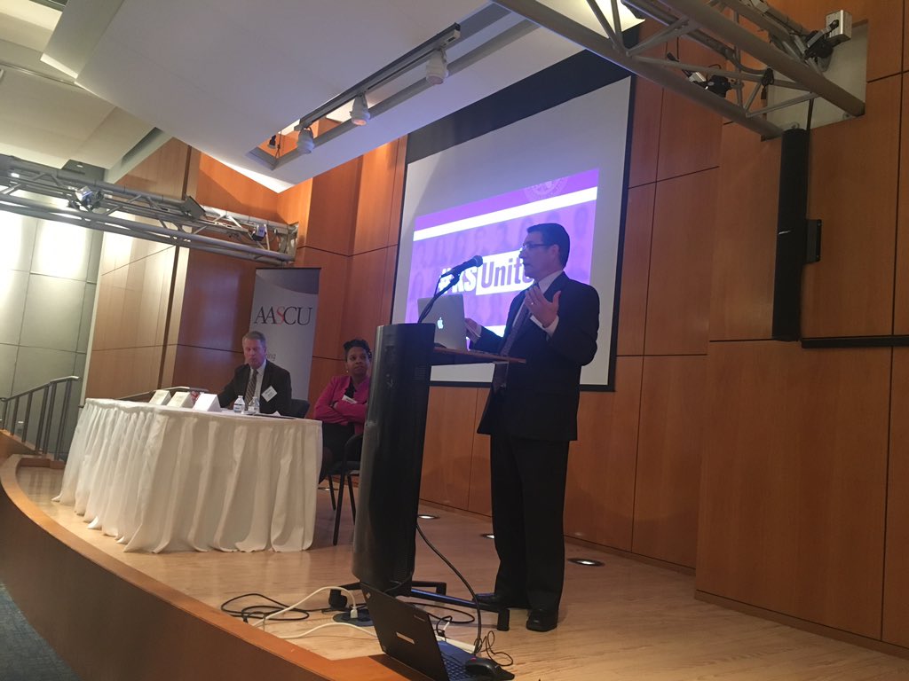 LAJourno's tweet image. Jeff Morris, @KState VP for comms &amp;amp; marketing, talks about grappling with hate and free speech issues on campus.  Interesting. #AASCUComm