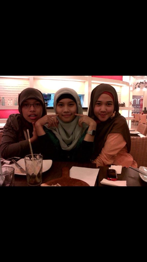 anniswaz's tweet photo. @nisaazahra @dewieoktav Kangen gaaaa wkwk https://t.co/lPD9s8IAtQ