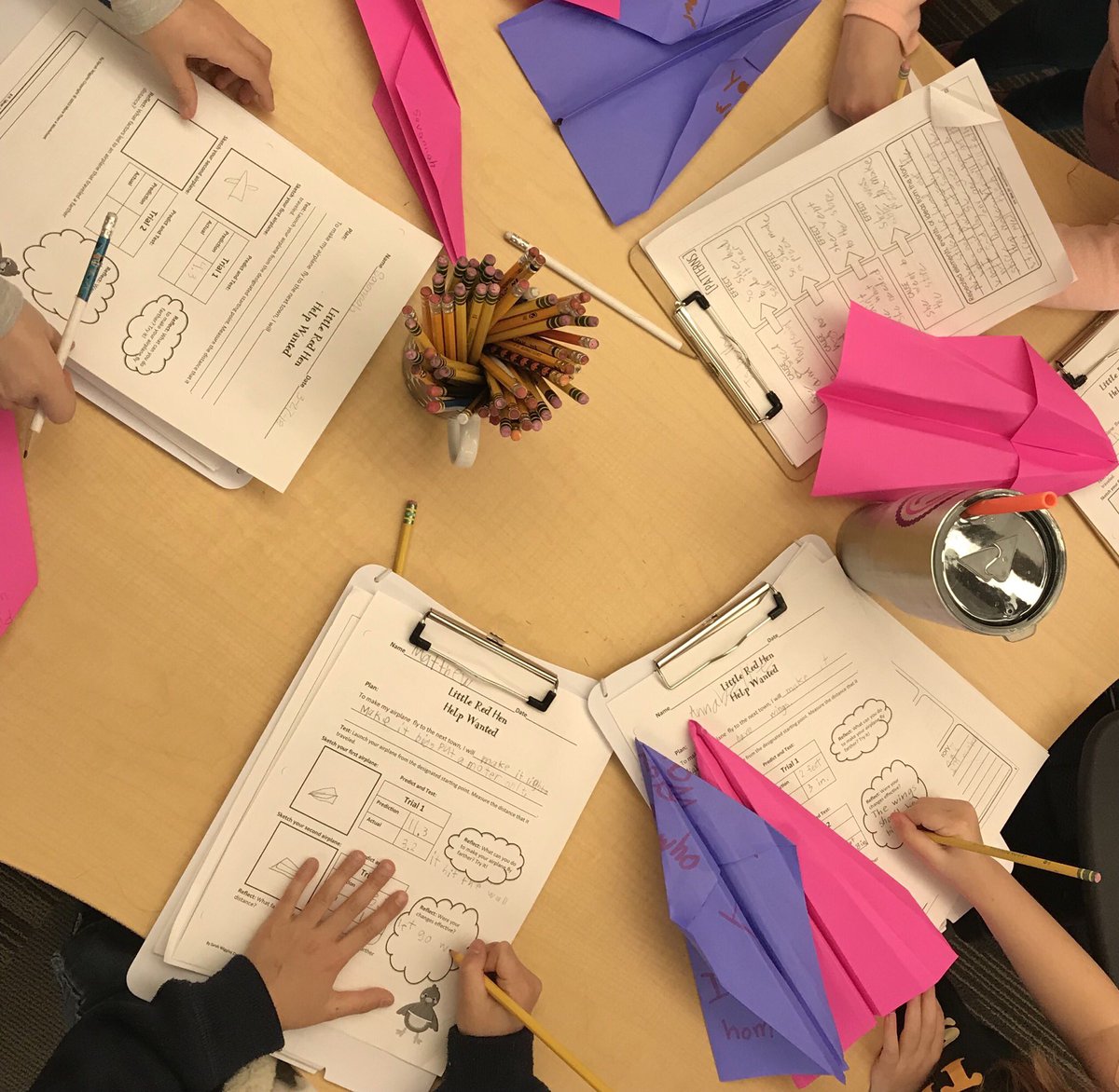 BV_Martin1's tweet photo. Reflecting on the best paper airplane designs. Great discussion on variables! #FairyTaleScience #STEM https://t.co/zk7TUczeHw
