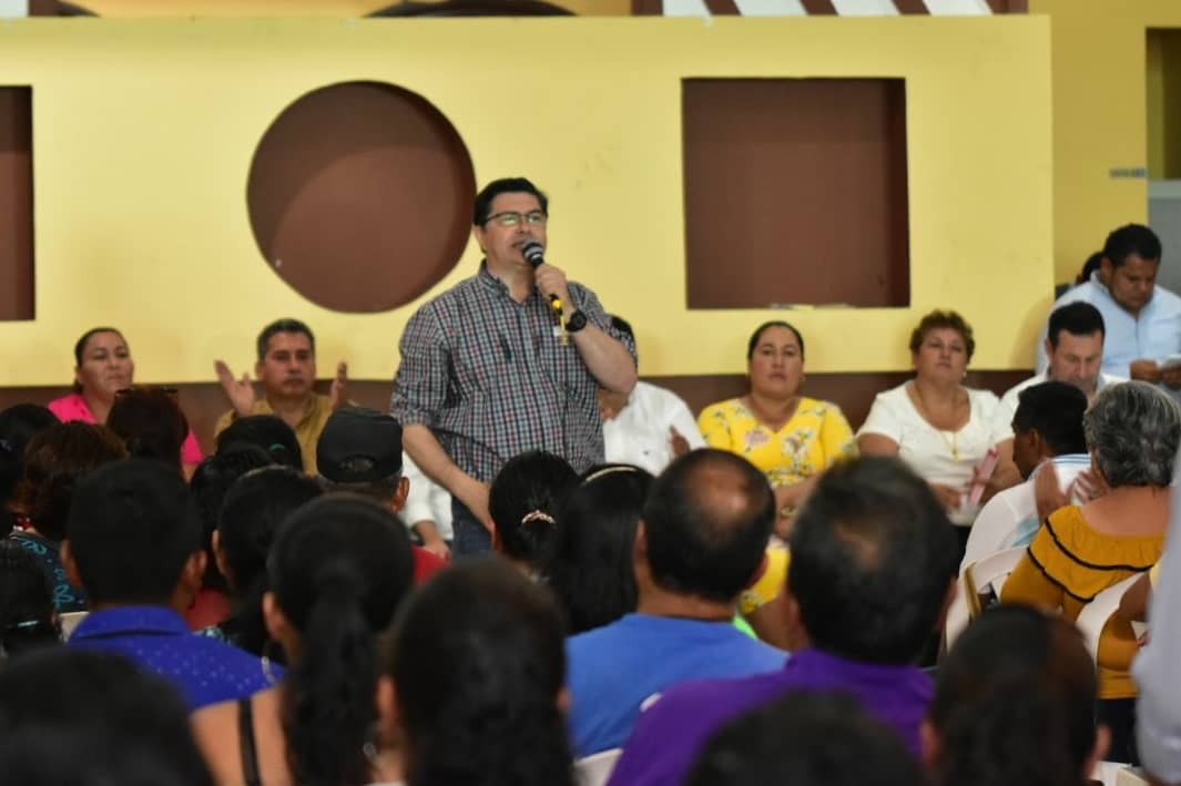 luisivansanchez's tweet photo. @josedelavegaa y el candidato de la coalición Por Tabasco al Frente, @gerardogaudiano, acudieron a la reunión convocada por la dirigencia municipal y los comités de base del PRD del municipio de Cárdenas. #porunmejortabascoparatodos #yoconjava https://t.co/JD7WOkmRuK