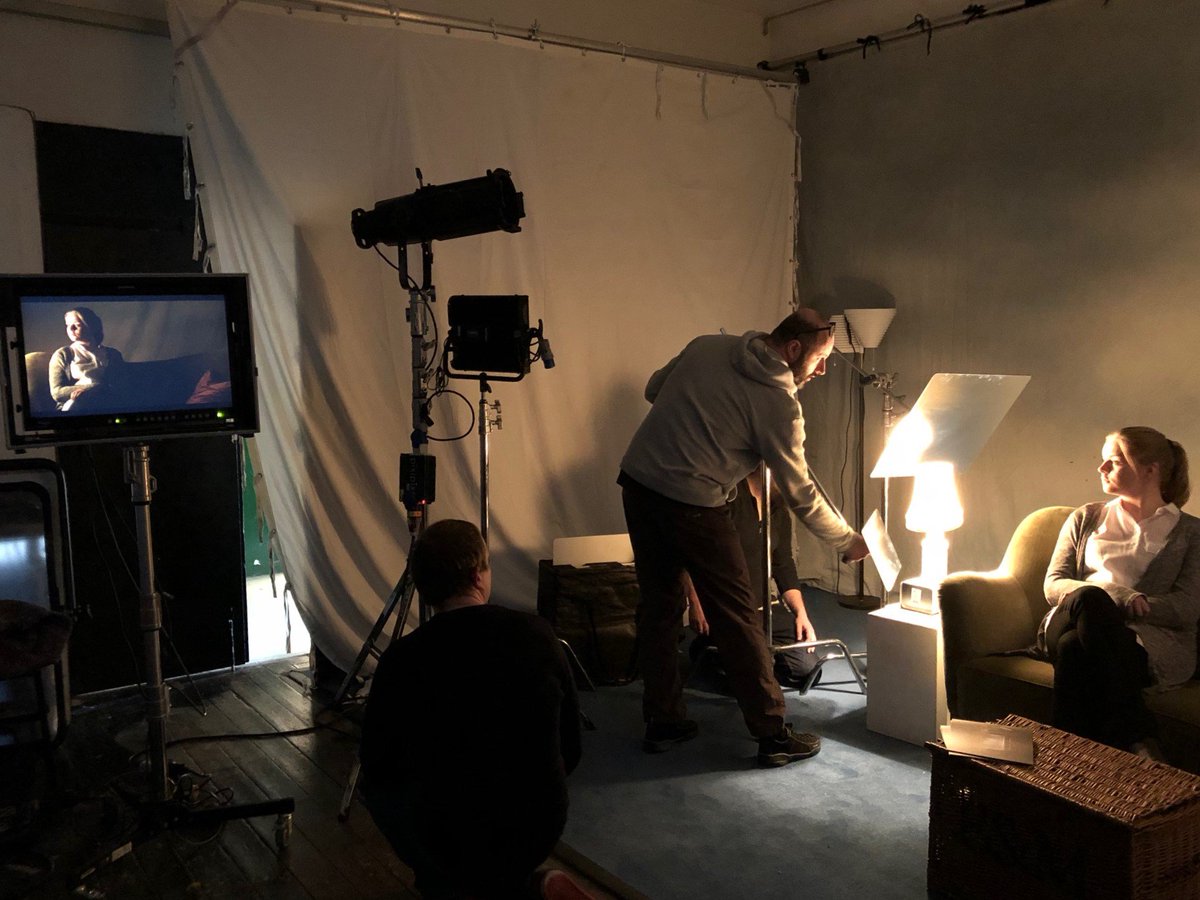 TheGBCT's tweet image. Tutor Jakob Ballinger working his magic with a practical and 2 reflectors  #crls #training #lighting #film
