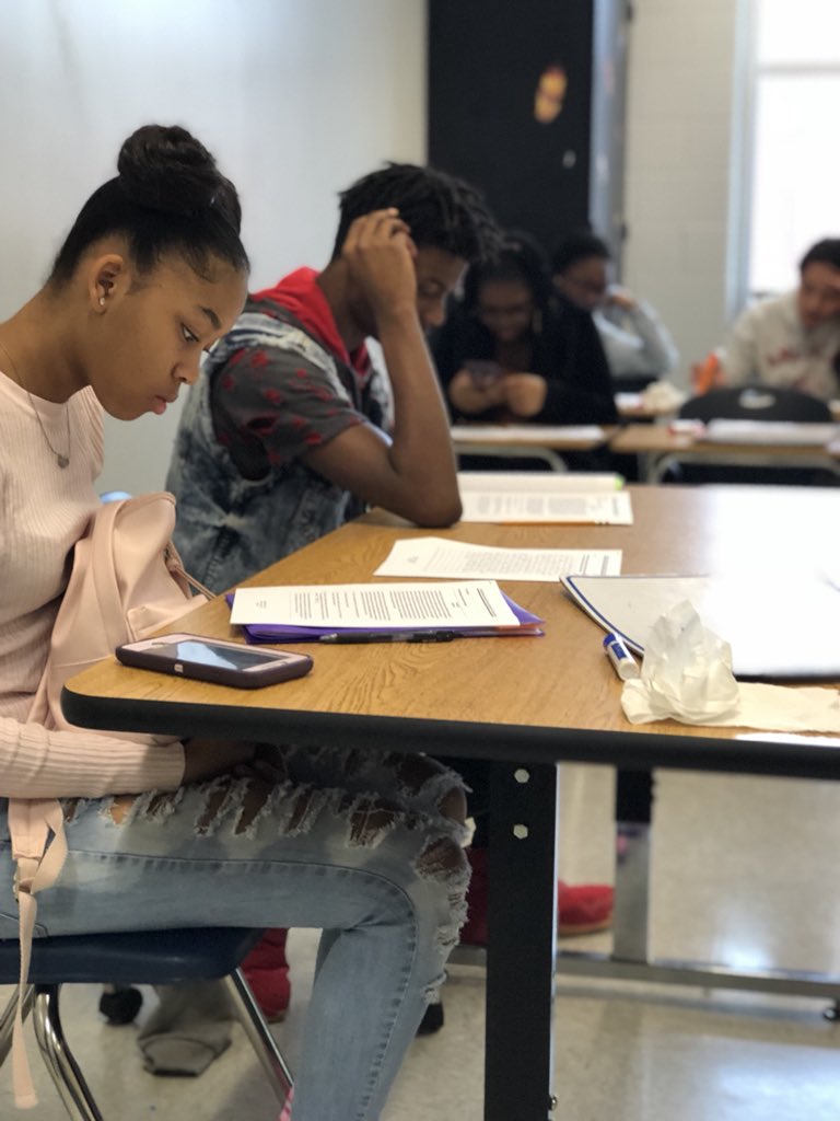 decentgriffin's tweet photo. Willa Cather’s often difficult prose will not surprise these freshmen. @AltidorELA reads the rigorous text highlighting the text for imagery and characterization. These resources were pulled directly from Georgia Milestone Am. Lit Assessment Guide. #milestoneprep https://t.co/FYfT23AYnq