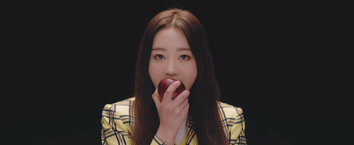 loonalog's tweet photo. queens of inventing red apples https://t.co/yJPGaRQ8Zi