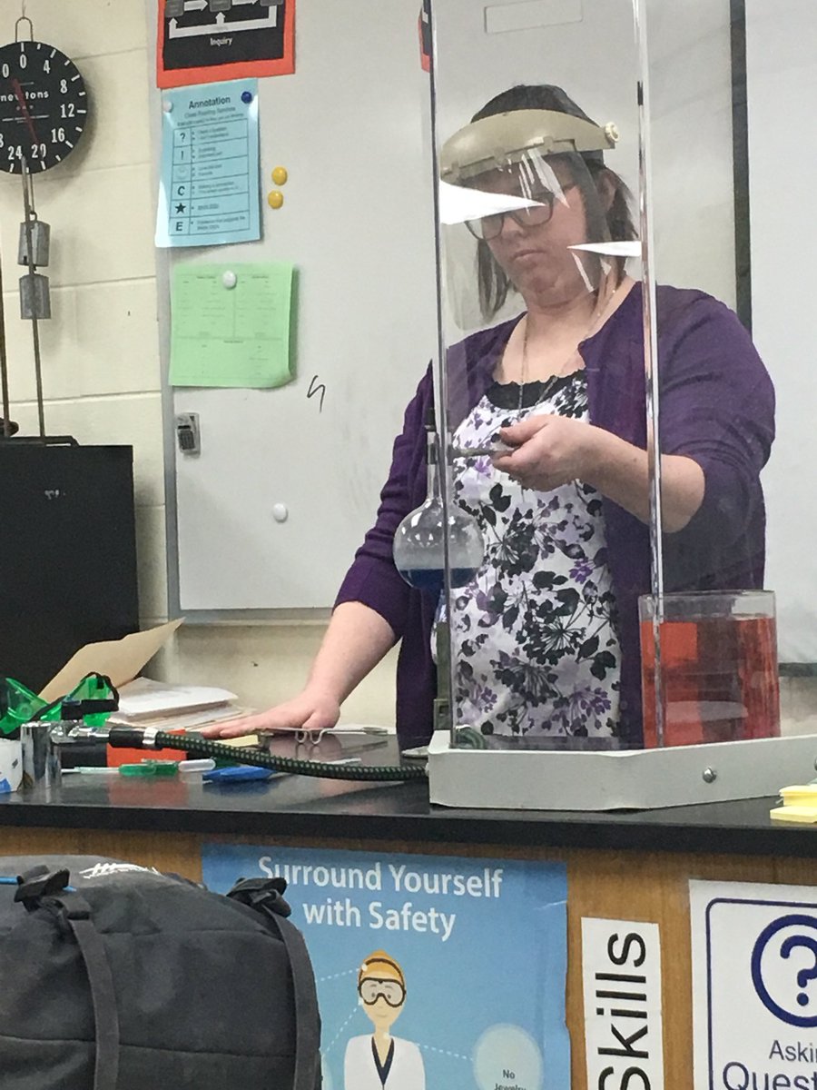 whitmire_ethan's tweet photo. Some crazy things are going on in chem today. When the water mixed, it sounded like jet propulsion. #lc2chemlife17 @marilynthemole https://t.co/OwWNrl4cvm