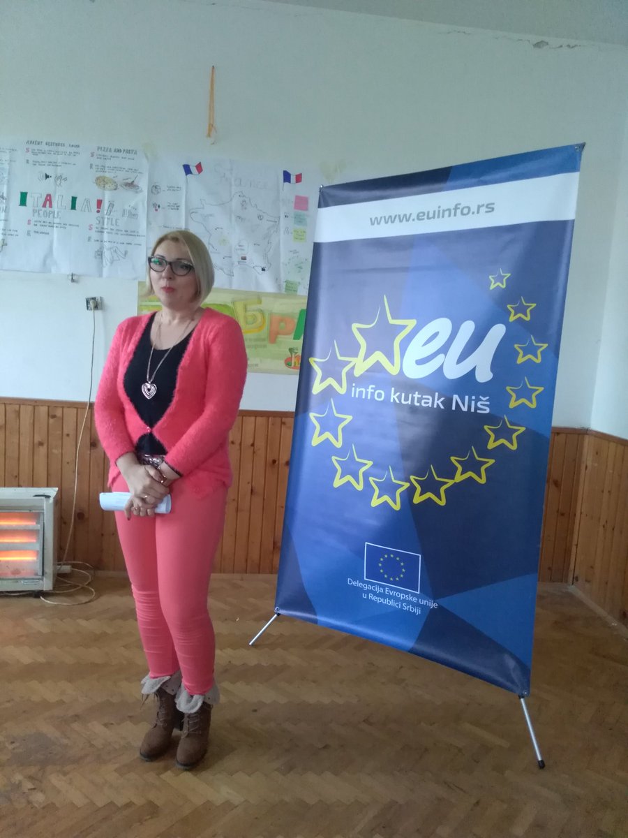 EUinfoNis's tweet photo. Mladi u Donjoj Toponici se upoznaju sa programima EU za mlade #EvropaZaMene @evropazamene https://t.co/jRa4D331RB